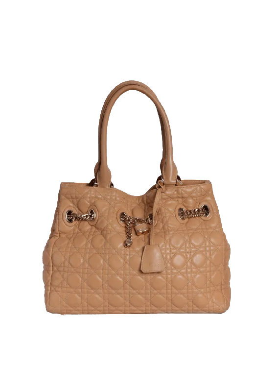Cozy Handbags With Clearance Prices CANNAGE CHRI CHRI TOTE Designer-Inspired Bags At Reduced Prices Cozy Handbags With Clearance Prices CANNAGE CHRI CHRI TOTE Designer-Inspired Bags At Reduced Prices