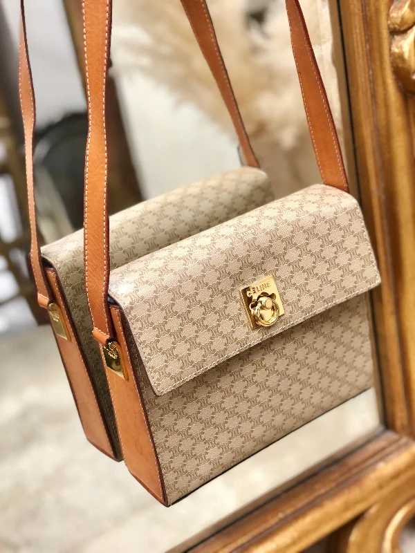Bags For Personalized Gifts CELINE Macadam Gancini Box Shoulder bag Beige Vintage Old CELINE nk8rzw Fashionable Handbags At Must-Have Prices Bags For Personalized Gifts CELINE Macadam Gancini Box Shoulder bag Beige Vintage Old CELINE nk8rzw Fashionable Handbags At Must-Have Prices