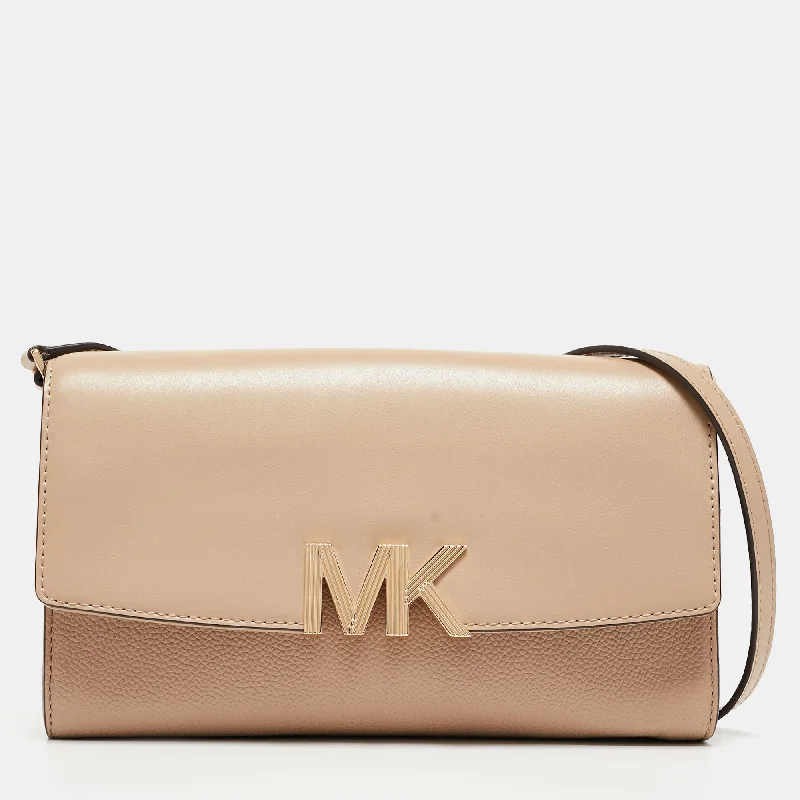 Michael Kors  Leather Montgomery Clutch Bag Elegant Bags With Limited Stock Available
