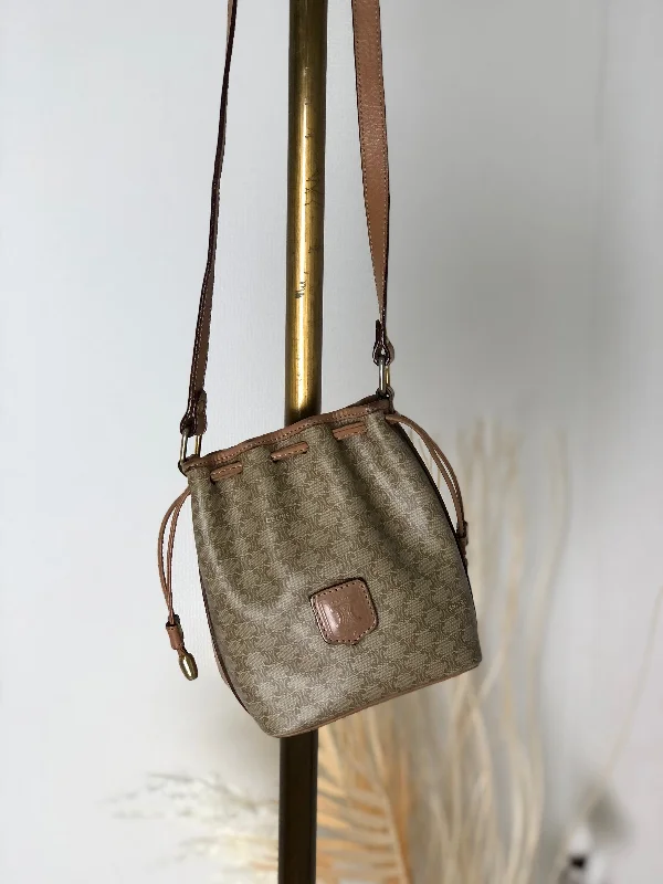 CELINE Macadam Blason Drawstring Small Shoulder bag Beige Vintage k56rng Everyday Handbags At Wallet-Friendly Rates CELINE Macadam Blason Drawstring Small Shoulder bag Beige Vintage k56rng Everyday Handbags At Wallet-Friendly Rates