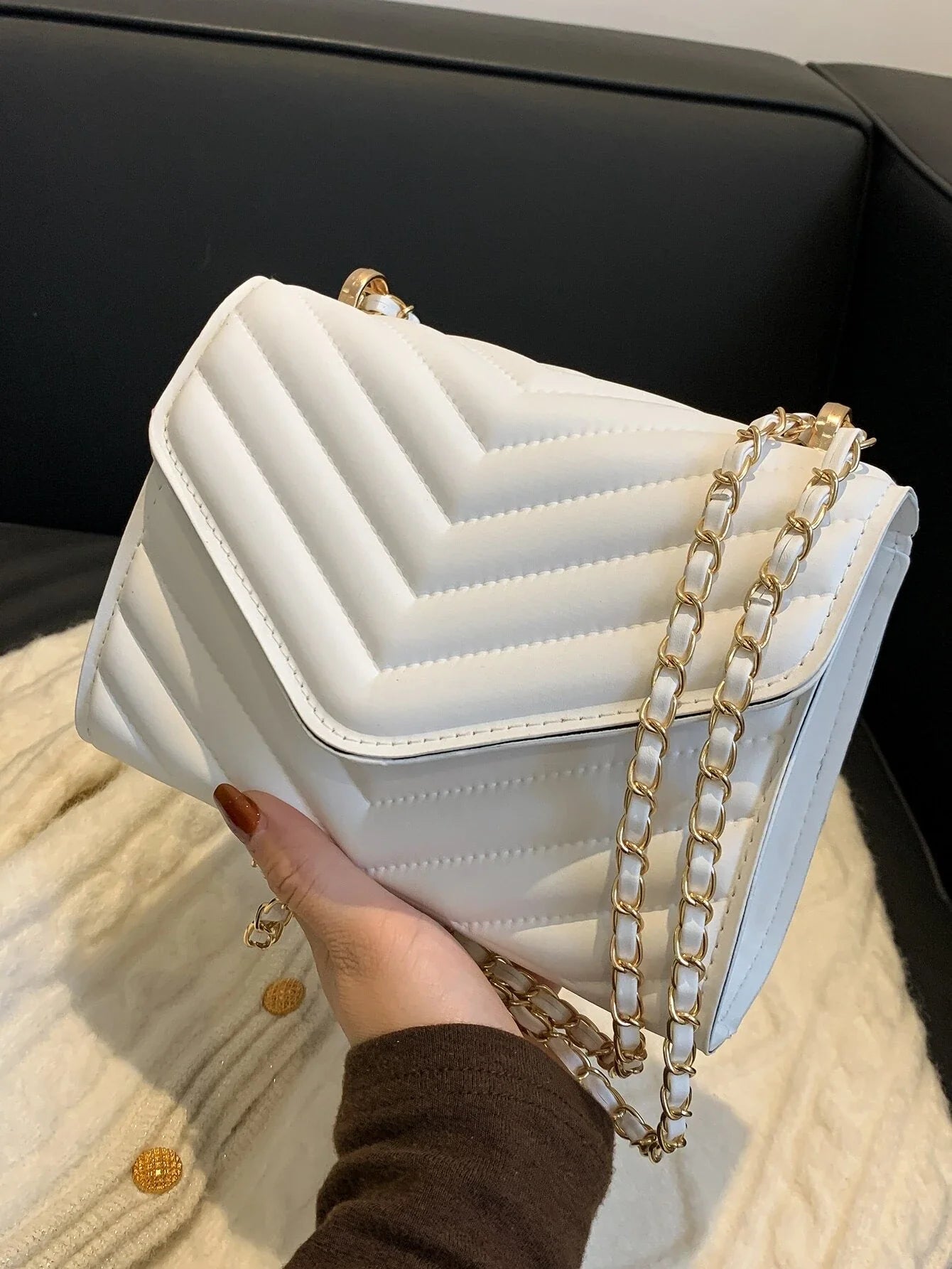 SHEIN Chevron Detail Chain Square Bag, Minimalist Flap Shoulder Bag Limited-Stock Bag Clearance – Grab Your Favorite Now SHEIN Chevron Detail Chain Square Bag, Minimalist Flap Shoulder Bag Limited-Stock Bag Clearance – Grab Your Favorite Now