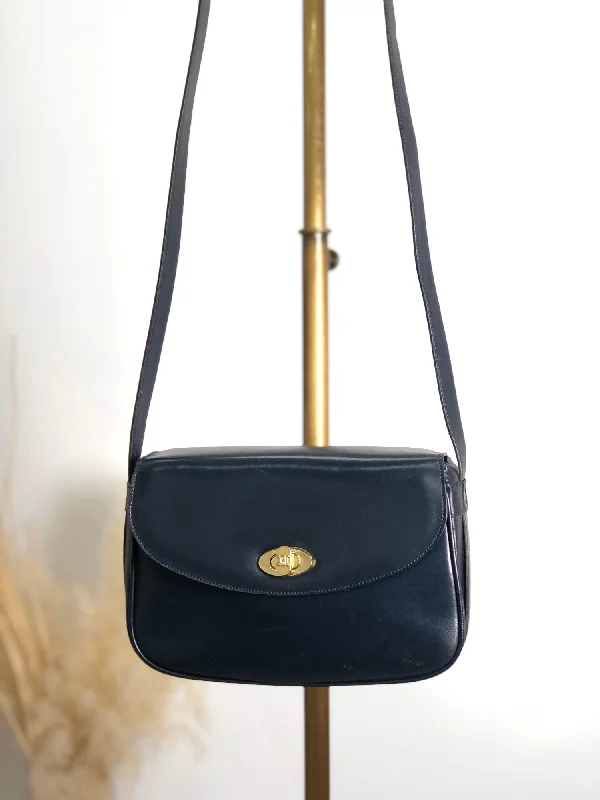 CELINE Blason Turn LocK Shoulder bag Navy Vintage uaxp5e Stylish Totes, Special Discounts CELINE Blason Turn LocK Shoulder bag Navy Vintage uaxp5e Stylish Totes, Special Discounts